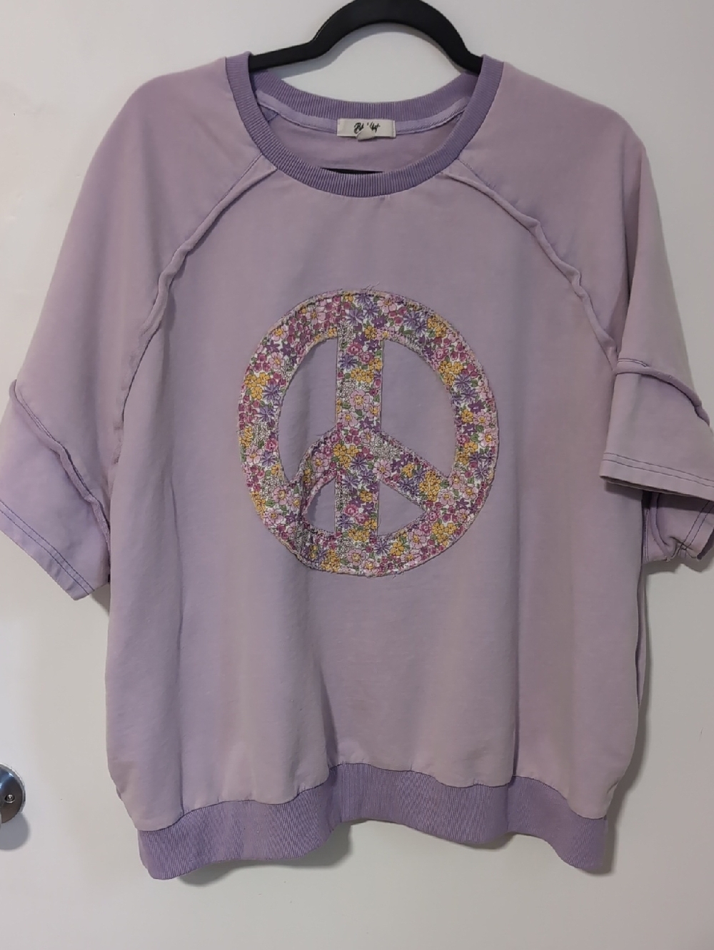 Lavender Peace Floral Applique Women's Short Sleeve Sweatshirt